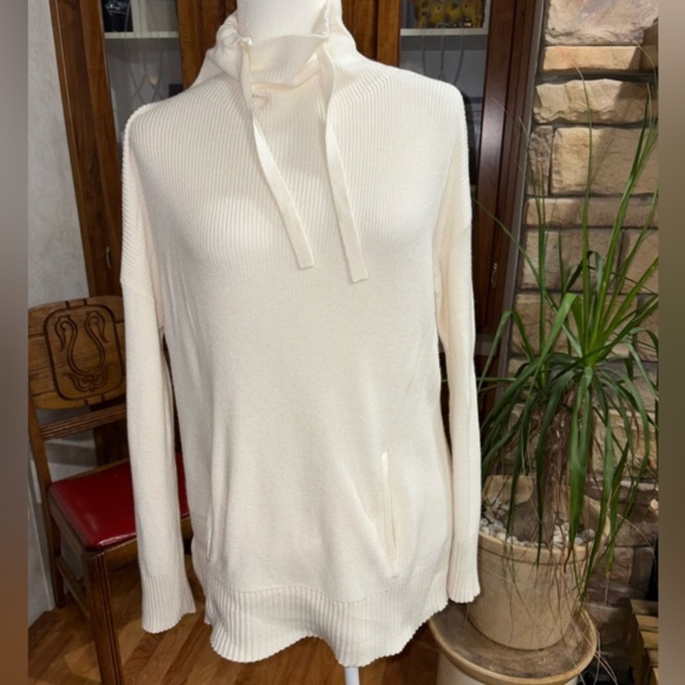 T BY TALBOTS SIZE SMALL PETITE CREAM COLORED OVERSIZED SWEATER